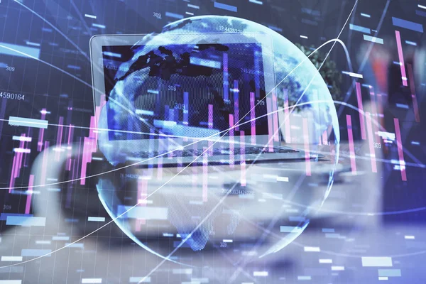 Holograma gráfico del mercado financiero y computadora personal en segundo plano. Exposición múltiple. Concepto de forex. — Foto de Stock