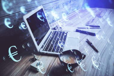 Çizelgeye, finansal bilgilere ve bilgisayar geçmişi olan çalışma alanına iki kez maruz kalmış. Uluslararası çevrimiçi ticaret kavramı.