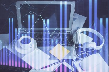 Borsa grafiği ve bilgisayar geçmişi olan tablolar. Çoklu maruz kalma. Mali analiz kavramı.