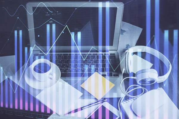 Borsa grafiği ve bilgisayar geçmişi olan tablolar. Çoklu maruz kalma. Mali analiz kavramı.