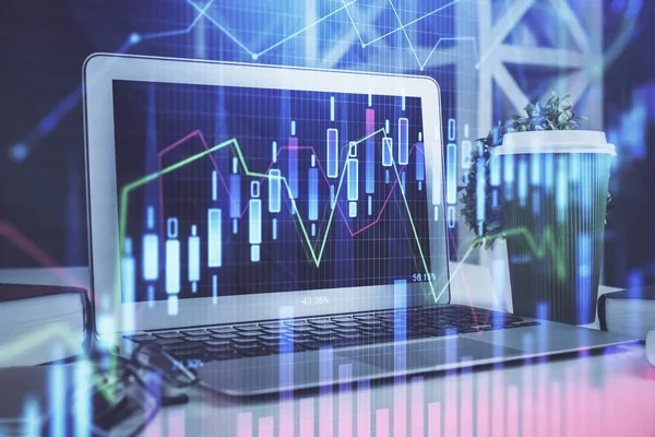 Holograma gráfico del mercado de valores dibujado en el fondo del ordenador personal. Doble exposición. Concepto de inversión. — Foto de Stock