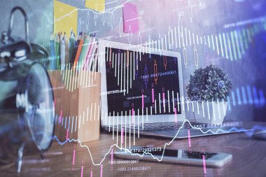 Finansal tablo çizimi ve arka planda bilgisayar olan bir tablo. Çifte maruziyet. Uluslararası pazarlar kavramı.