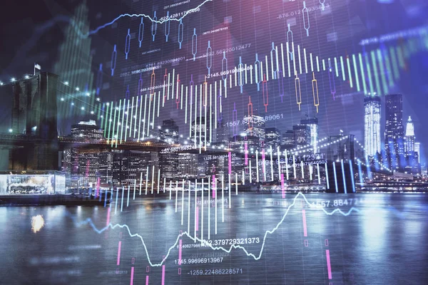 Grafico finanziario sul paesaggio urbano con edifici alti sfondo multi esposizione. Concetto di analisi . — Foto Stock