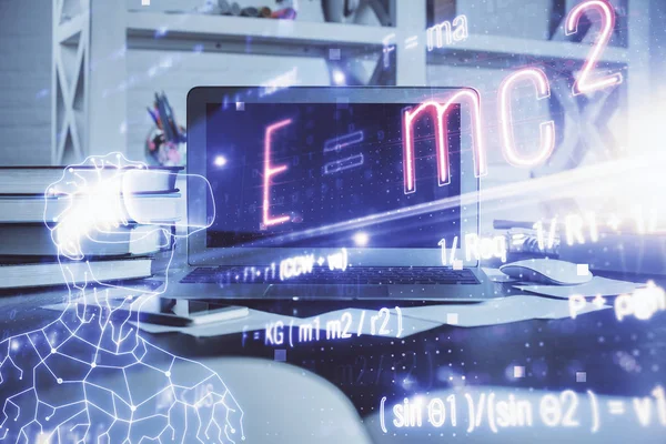 Computadora de escritorio de fondo y fórmula holograma de escritura. Doble exposición. Concepto educativo. — Foto de Stock