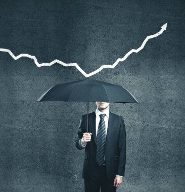 Şemsiyeli ve oklu bir iş adamı