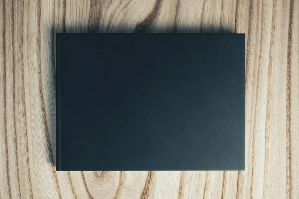 Libro negro vacío en el escritorio —  Fotos de Stock