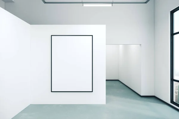 Біла стіна з порожнім плакатом — стокове фото