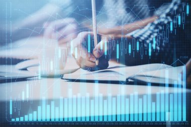 İki adamın hisse senedi piyasası grafiğiyle yatırım planladığı çok sayıda olay.