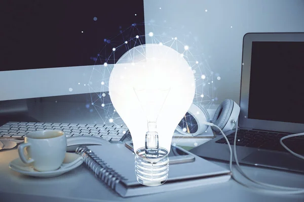 Dator på kontoret med lampikon hologram. Multiexponering. Begreppet idé. — Stockfoto