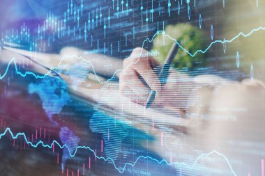 Finansal Forex grafik eller notları arka plan alarak görüntülenir. Araştırma kavramı. Çoklu pozlama