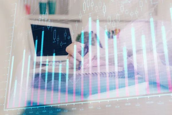 Finansiell graf visas på kvinnans hand med anteckningar bakgrund. Begreppet forskning. Dubbel exponering — Stockfoto