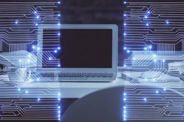 Bilgisayar, teknoloji temalı hologramla birlikte ofiste. Çoklu maruz kalma. Teknoloji kavramı.