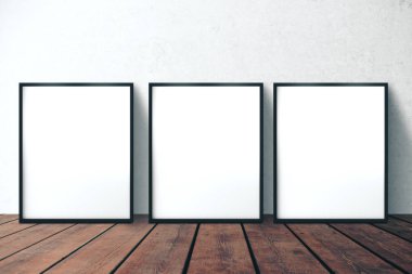 Üç boş resim çerçevesi