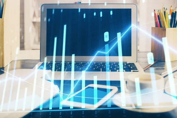 Hologramm des Börsendiagramms auf dem Hintergrund des PCs. Doppelbelichtung. Investitionskonzept. — Stockfoto