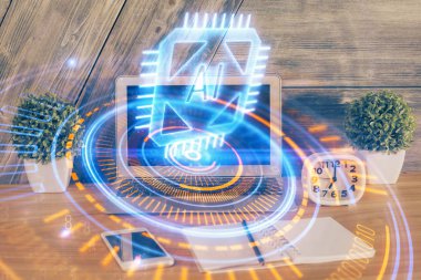 Bilgisayar ve teknoloji temalı holograma çifte maruz kalma. Serbest çalışma kavramı.