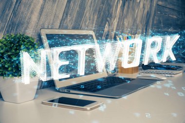 Bilgisayarın arka plan ve teknoloji temalı çizimlerine çoklu maruz kalma. Yenilik kavramı.