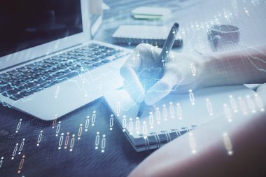 Forex tablosu WOMANS el notları arka plan alarak görüntülenir. Araştırma kavramı. Çoklu pozlama