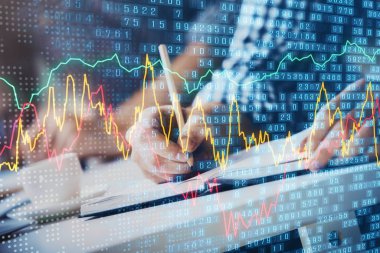 İki adamın hisse senedi piyasası grafiğiyle yatırım planladığı çok sayıda olay.