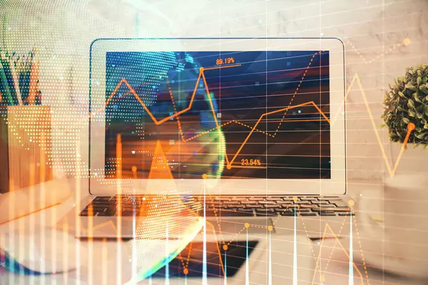 Forex markt grafiek hologram en personal computer op de achtergrond. Meervoudige blootstelling. Begrip investering. — Stockfoto