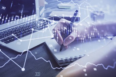 Forex tablosu WOMANS el notları arka plan alarak görüntülenir. Araştırma kavramı. Çoklu pozlama