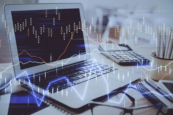 Börsendiagramm und Tabelle mit Computerhintergrund. Mehrfachbelichtung. Konzept der Finanzanalyse. — Stockfoto