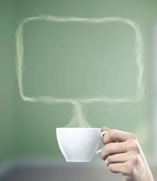 Hand houden koffiekopje met spraakbellen — Stockfoto
