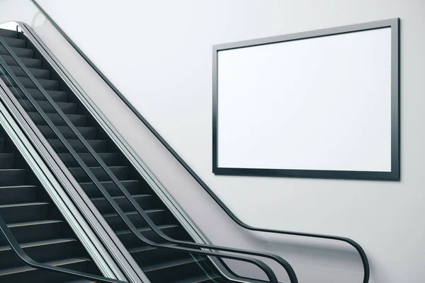 Escalator en béton intérieur du métro — Photo