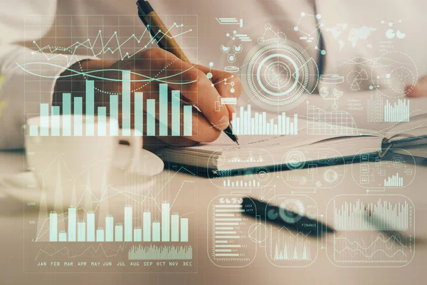 Doble exposición de las manos del hombre escribiendo notas del mercado de valores con el gráfico de divisas . — Foto de Stock