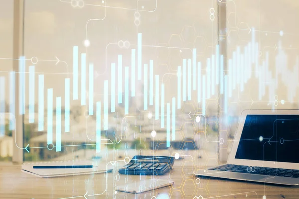 Holograma gráfico Forex na tabela com fundo do computador. Dupla exposição. Conceito de mercados financeiros. — Fotografia de Stock