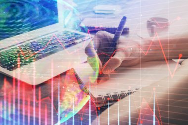 Forex tablosu WOMANS el notları arka plan alarak görüntülenir. Araştırma kavramı. Çoklu pozlama