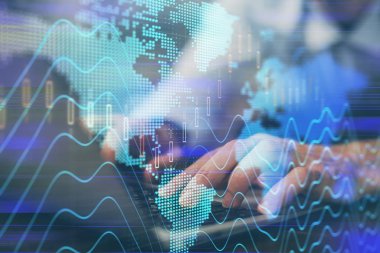 Arka planda ofiste bilgisayarda çalışan işadamı ile Forex grafiği. Sert çalışma kavramı. Çoklu pozlama.