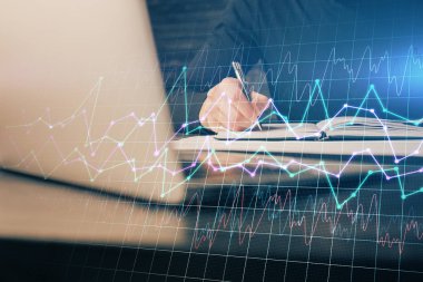 Dizüstü bilgisayar ve borsa forex grafik ile işadamı çift pozlama.