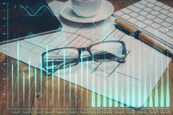 Hologramm des Finanzdiagramms mit Brille auf dem Tischhintergrund. Geschäftskonzept. Doppelbelastung. — Stockfoto