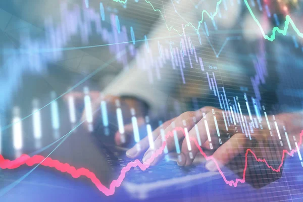 Forex diagram med affärsman som arbetar på dator i Office på bakgrunden. Begreppet hårt arbetande. Multiexponering. — Stockfoto