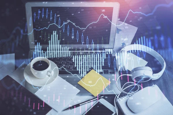 Finansal grafik renkli çizimler ve arka planda bilgisayar olan tablolar. Çoklu maruz kalma. Uluslararası pazarlar kavramı.