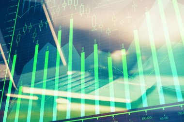 Finansal grafik renkli çizimler ve arka planda bilgisayar olan tablolar. Çoklu maruz kalma. Uluslararası pazarlar kavramı.
