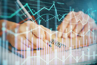 Forex tablosu WOMANS el notları arka plan alarak görüntülenir. Araştırma kavramı. Çift Pozlama