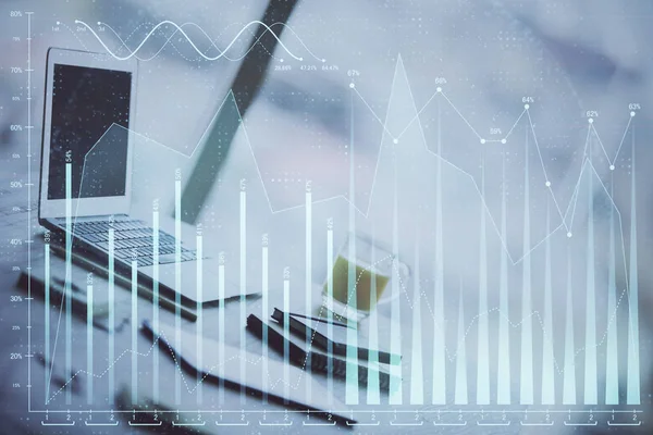 Holograma gráfico de Forex en la tabla con el fondo de la computadora. Exposición múltiple. Concepto de mercados financieros. —  Fotos de Stock