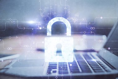 Bilgisayar ve ikon hologramı ile masaüstüne çift pozlama. Veri güvenliği kavramı.