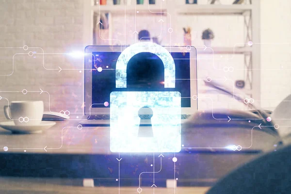 Podwójna ekspozycja pulpitu z komputerem i hologramem blokady. Pojęcie bezpieczeństwa danych. — Zdjęcie stockowe