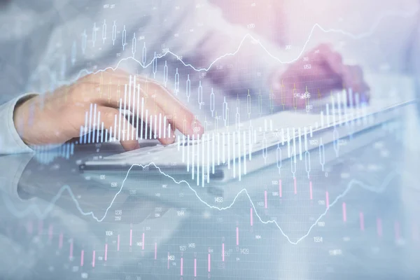 Doble exposición del gráfico con el hombre escribiendo en el ordenador en la oficina en segundo plano. Concepto de trabajo duro. Primer plano. . — Foto de Stock