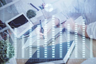Finansal grafik WOMANS el notları arka plan alarak görüntülenir. Araştırma kavramı. Çift Pozlama