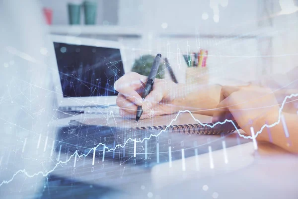 Gráfico financiero que se muestra en la mano de las mujeres tomando notas de fondo. Concepto de investigación. Doble exposición —  Fotos de Stock