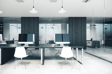 Bilgisayarlarla modern ofis içi