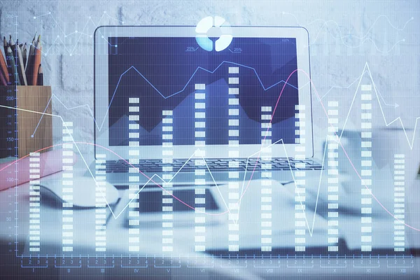 Gráfico financeiro desenho colorido e tabela com computador no fundo. Dupla exposição. Conceito de mercados internacionais. — Fotografia de Stock