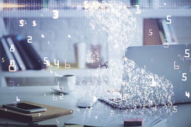 Bilgisayar, teknoloji temalı hologramla birlikte ofiste. Çoklu maruz kalma. Teknoloji kavramı.