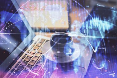 İş teması simgelerinin çoklu pozlandırılması ve bilgisayar geçmişi olan çalışma alanı. Başarı kavramı.