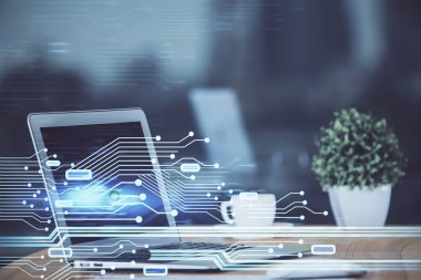 Teknoloji temalı çizim ve bilgisayarlı masa. Çoklu maruz kalma. Bilgi kavramı.