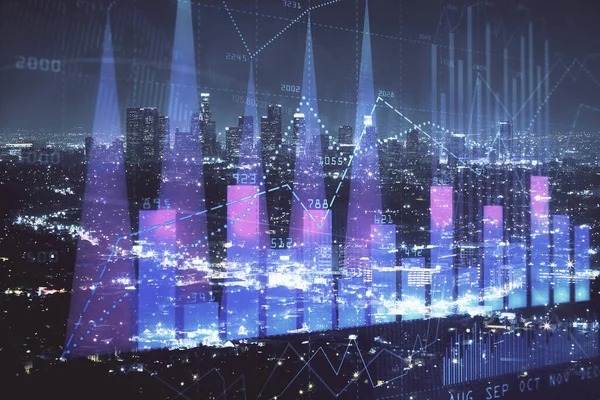 Gráfico financeiro sobre paisagem da cidade noite com edifícios altos fundo multi exposição. Conceito de análise . — Fotografia de Stock