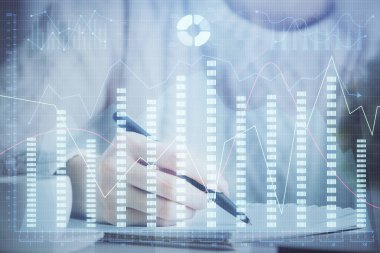 Forex tablosu WOMANS el notları arka plan alarak görüntülenir. Araştırma kavramı. Çoklu pozlama